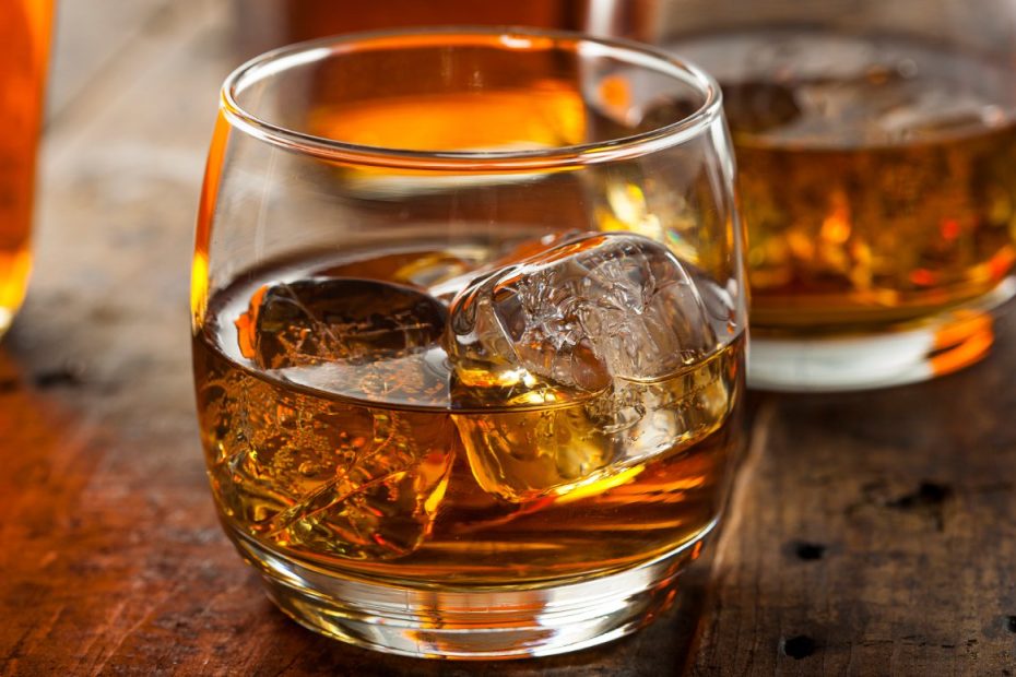 What Makes A Bourbon? Tips For Ordering Your Perfect Glass Of Whiskey -  Hearthstone Kitchen & Cellar